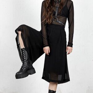 Disturbia Cirrus Culottes in Black